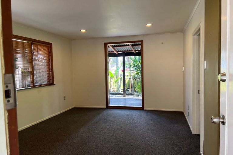 Photo of property in 14 Avonleigh Road, Green Bay, Auckland, 0604