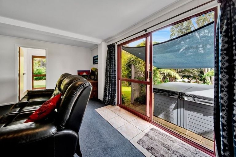 Photo of property in 12 Russell Drive, Oakura, 4314