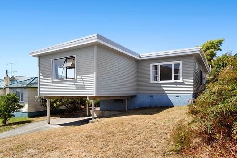 Photo of property in 18 Bell Street, Tawa, Wellington, 5028
