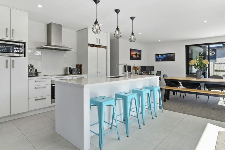 Photo of property in 28 Te Kio Crescent, Papamoa Beach, Papamoa, 3118