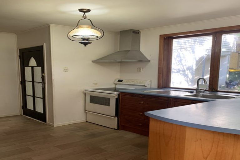 Photo of property in 72 Peach Road, Glenfield, Auckland, 0629