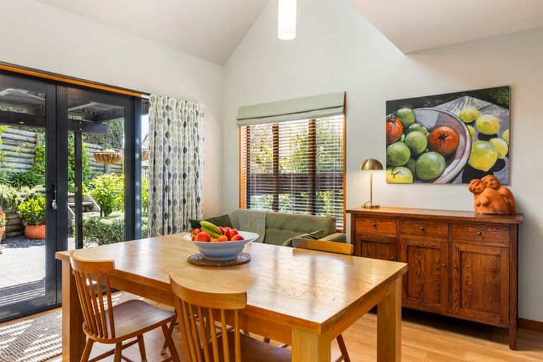 Photo of property in 2 Emerald Lane, Cashmere, Christchurch, 8022