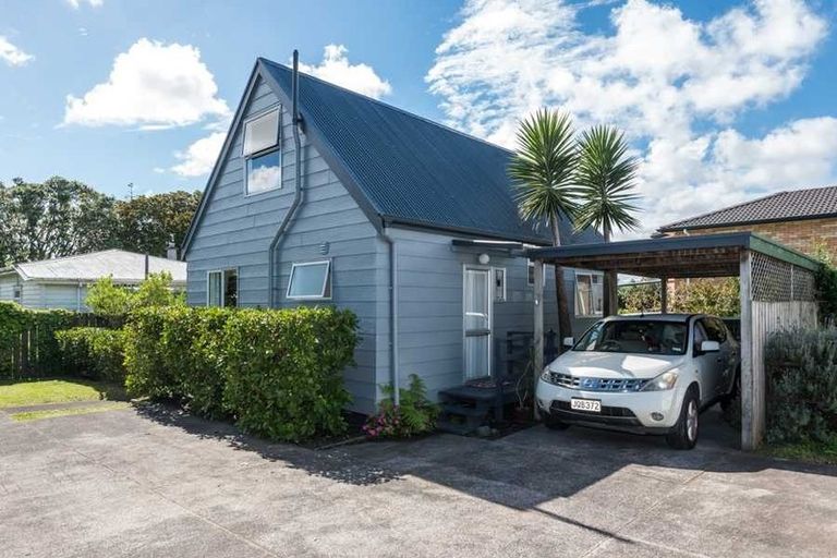Photo of property in 2/36 Rimu Street, New Lynn, Auckland, 0600