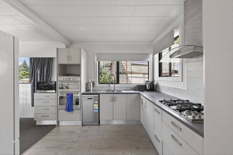 Photo of property in 46 Seaview Road, Marfell, New Plymouth, 4310