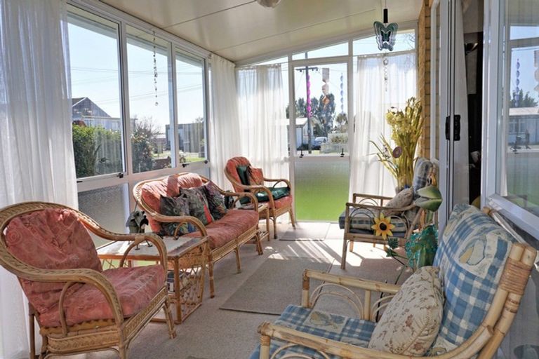 Photo of property in 129 Queen Street West, Levin, 5510