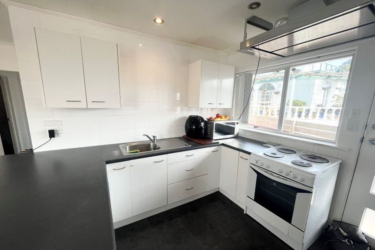 Photo of property in 118 Mcleod Road, Te Atatu South, Auckland, 0610