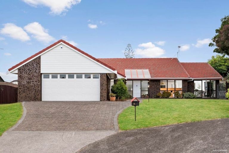 Photo of property in 8 Citation Way, Botany Downs, Auckland, 2010