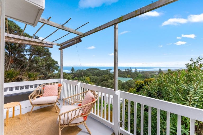 Photo of property in 27 Domain Crescent, Muriwai, Waimauku, 0881