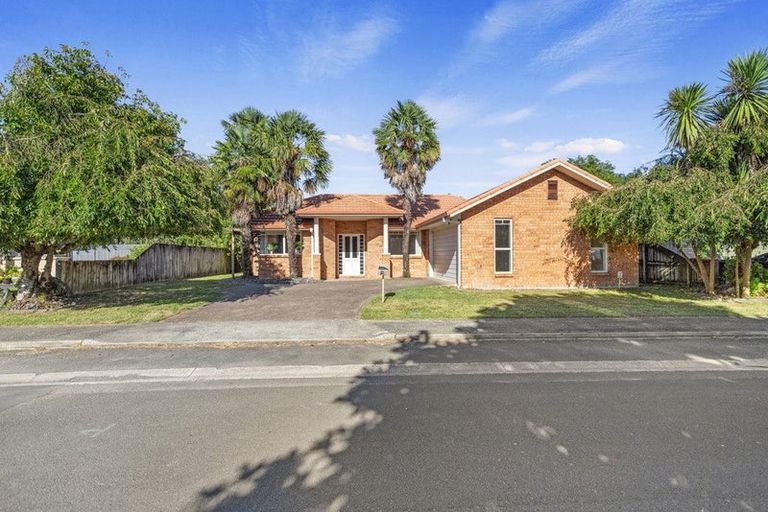 Photo of property in 76 Nielsen Gardens, Rototuna, Hamilton, 3210