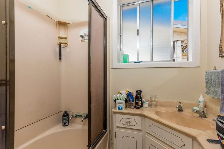 Photo of property in 9 Mcclintock Road, Massey, Auckland, 0614