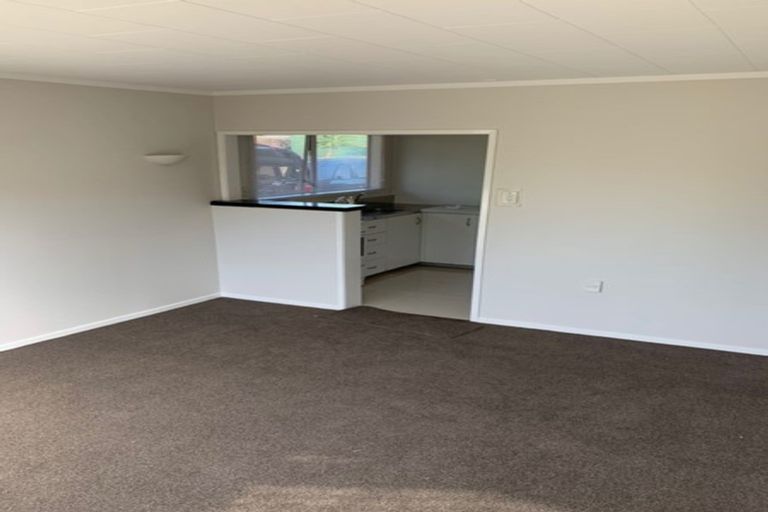 Photo of property in 2/8 Keeling Road, Henderson, Auckland, 0612