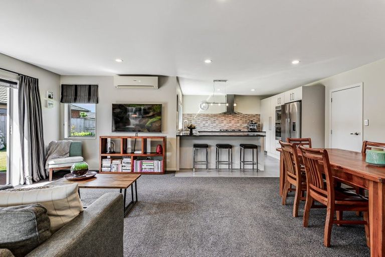 Photo of property in 20 Whitney Place, Rototuna North, Hamilton, 3210