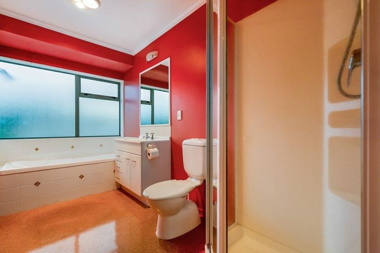 Photo of property in 24 Caulfield Place, Pukehangi, Rotorua, 3015