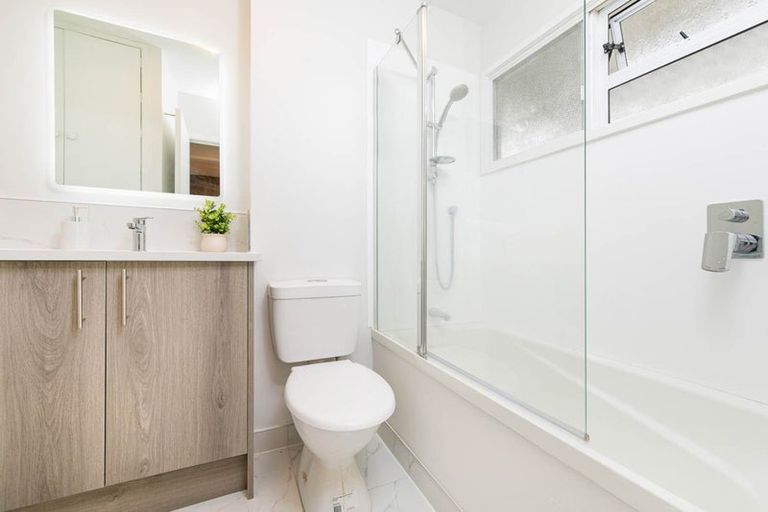 Photo of property in 3/28 Evelyn Place, Hillcrest, Auckland, 0627