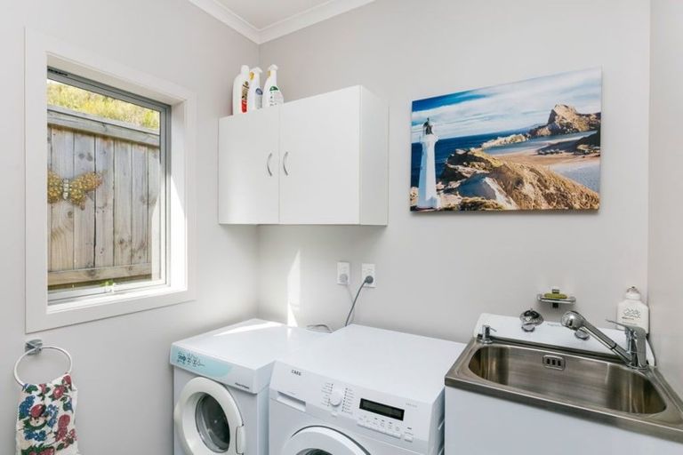 Photo of property in 20 The Fjord, Aotea, Porirua, 5024