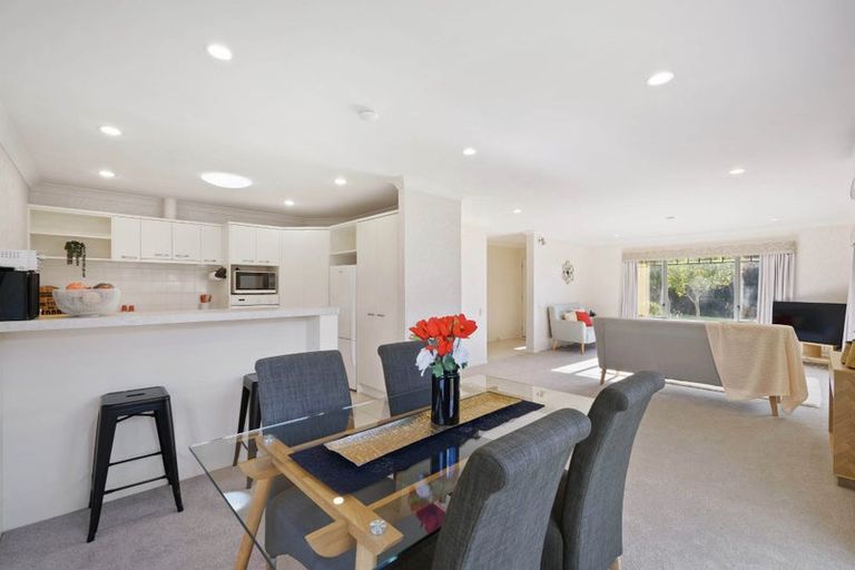 Photo of property in 74 Hillwell Drive, Henderson, Auckland, 0612