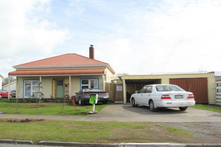 Photo of property in 18 Hinau Street, Inglewood, 4330