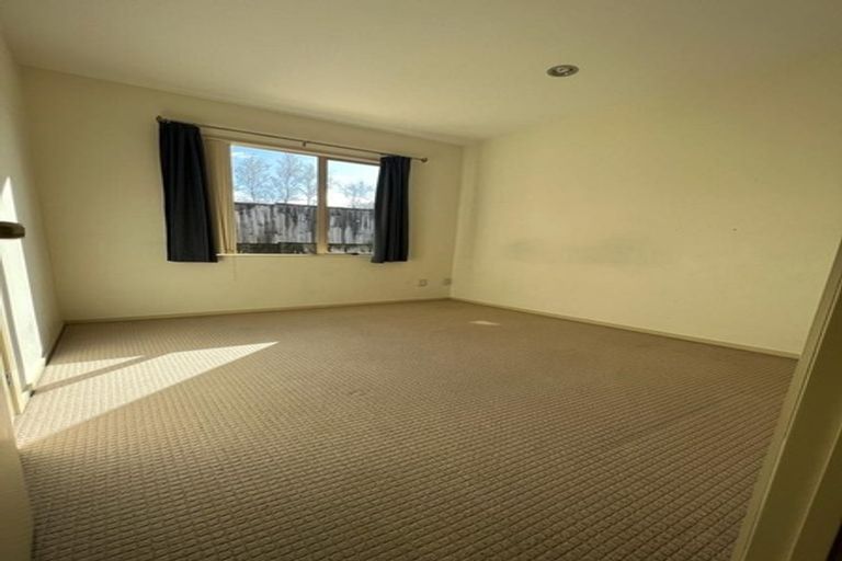 Photo of property in 6a Becroft Drive, Forrest Hill, Auckland, 0620