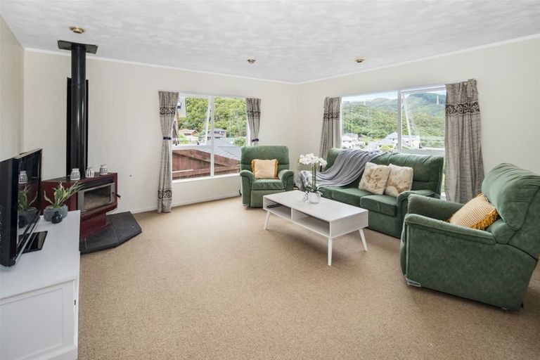 Photo of property in 2/61 Woodhouse Avenue, Karori, Wellington, 6012