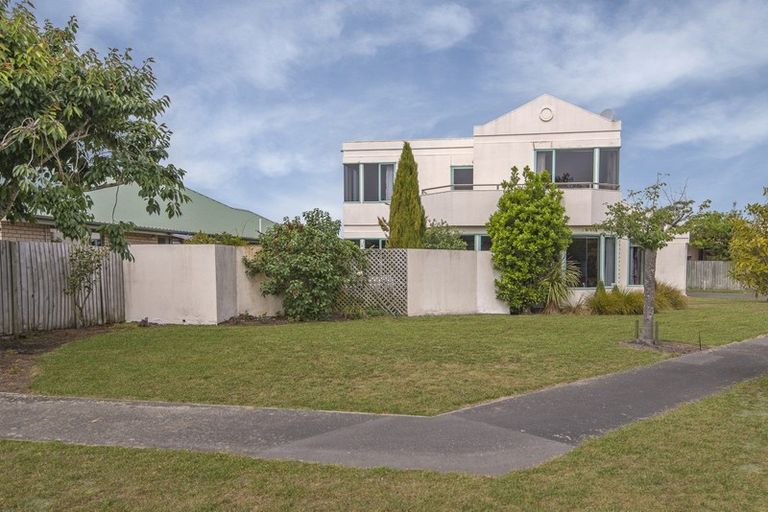 Photo of property in 103 Inwoods Close, Parklands, Christchurch, 8083
