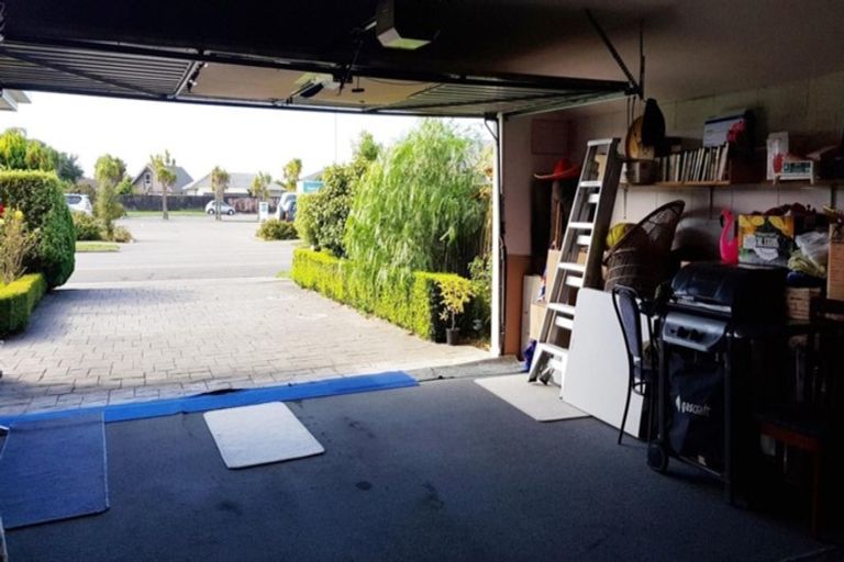 Photo of property in 51 Queenspark Drive, Parklands, Christchurch, 8083