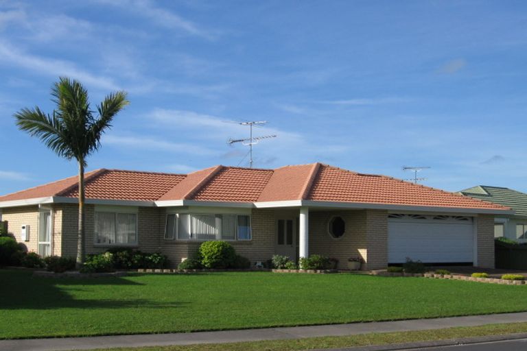 Photo of property in 175 Lakeside Drive, Orewa, 0931