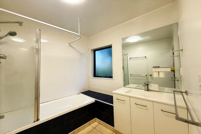 Photo of property in The Haven, 22/120 Beach Haven Road, Beach Haven, Auckland, 0626