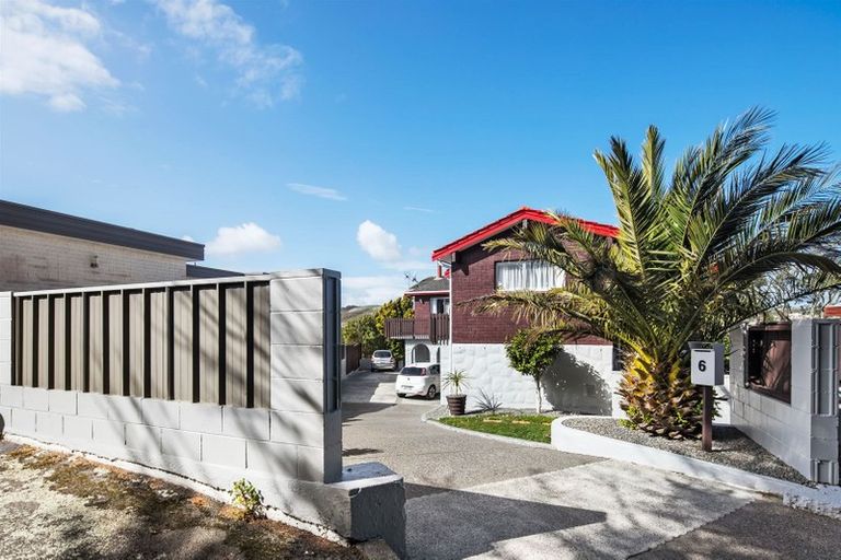 Photo of property in 6 Tree Top Lane, Paparangi, Wellington, 6037