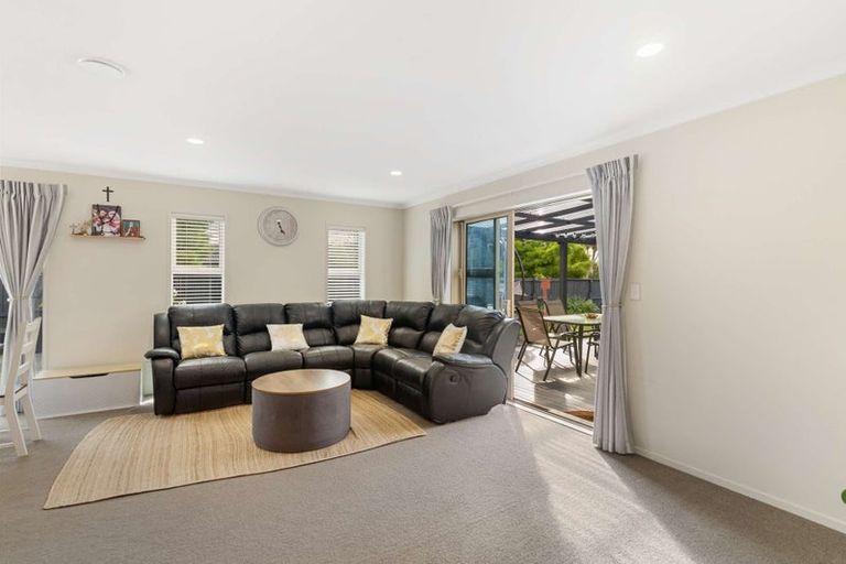 Photo of property in 15 Little Oaks Drive, Yaldhurst, Christchurch, 8042