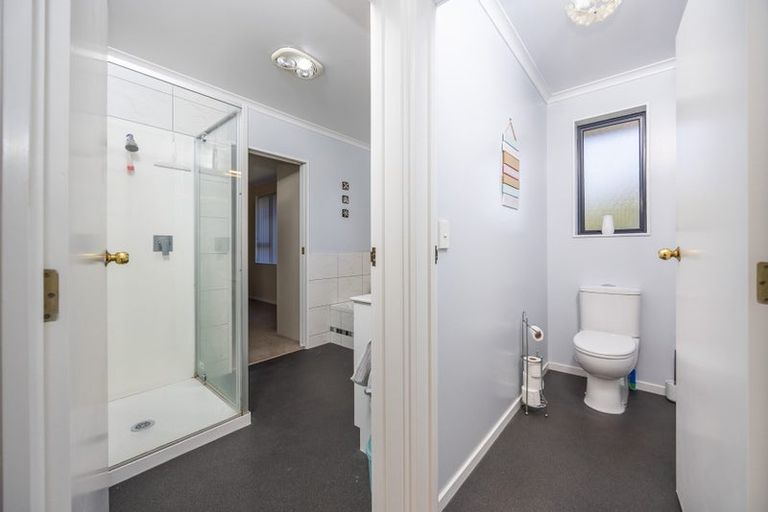 Photo of property in 23 Waiwherowhero Drive, St Andrews, Hamilton, 3200