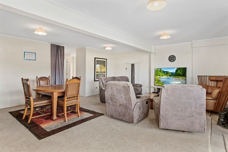 Photo of property in 14 Pitau Road, Mount Maunganui, 3116