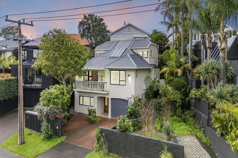 Photo of property in 1/62 Wairoa Road, Narrow Neck, Auckland, 0624