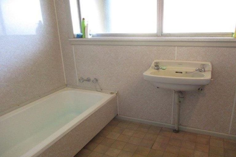 Photo of property in 19 Railway Esplanade, East Gore, Gore, 9710