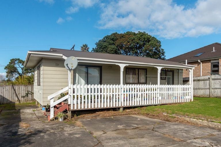 Photo of property in 29 Archibald Road, Kelston, Auckland, 0602