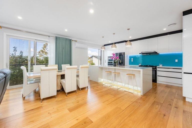 Photo of property in 25 Pupuke Road, Birkenhead, Auckland, 0627