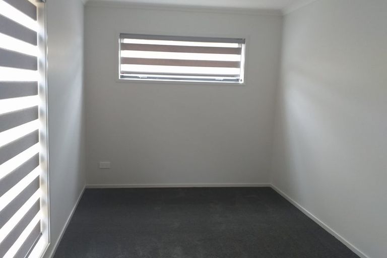 Photo of property in 2 Emerald Avenue, Rosehill, Papakura, 2113