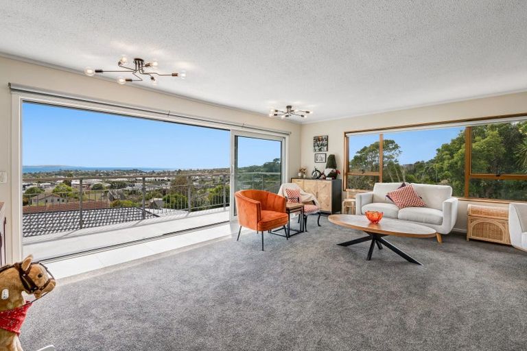 Photo of property in 20 Whangaparaoa Road, Red Beach, 0932