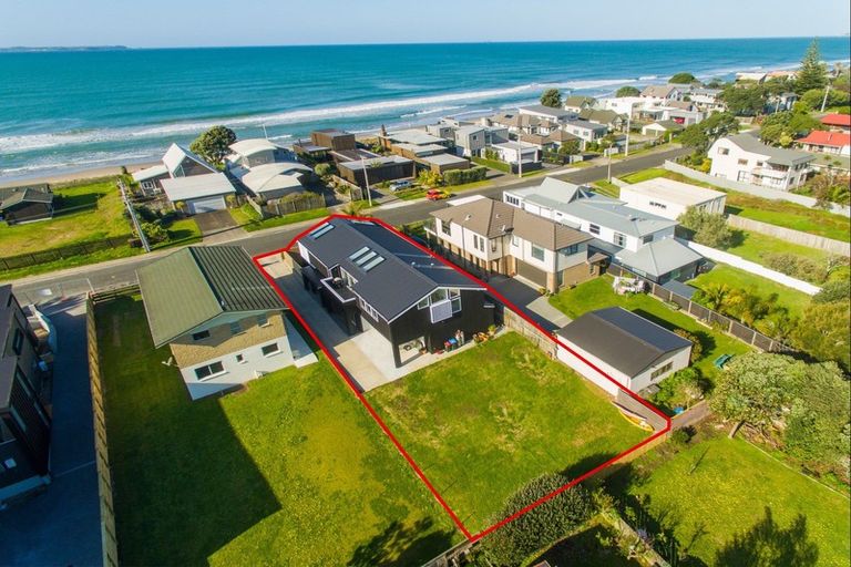Photo of property in 112 Karewa Parade, Papamoa Beach, Papamoa, 3118