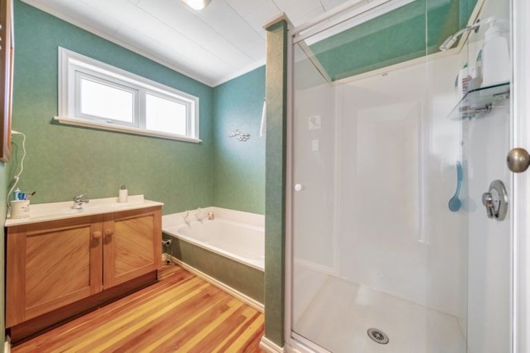 Photo of property in 16 Raynham Way, Silverstream, Upper Hutt, 5019