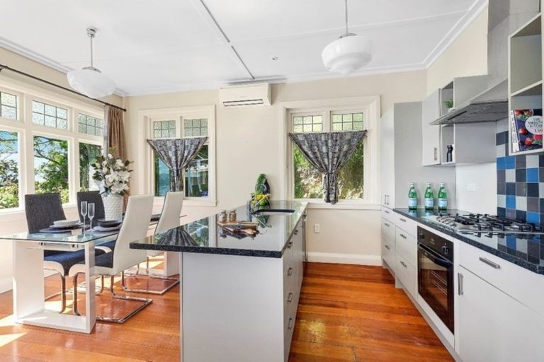 Photo of property in 98 Grafton Road, Roseneath, Wellington, 6011