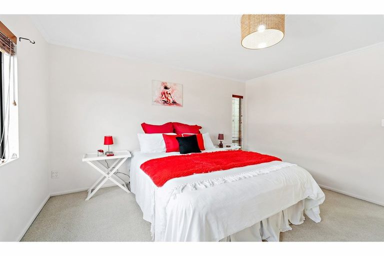 Photo of property in 2/5 Anne Road, Hillcrest, Auckland, 0627