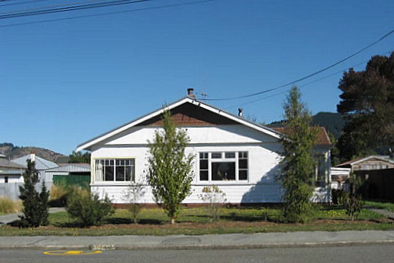 Photo of property in 19 George Street, Waimate, 7924