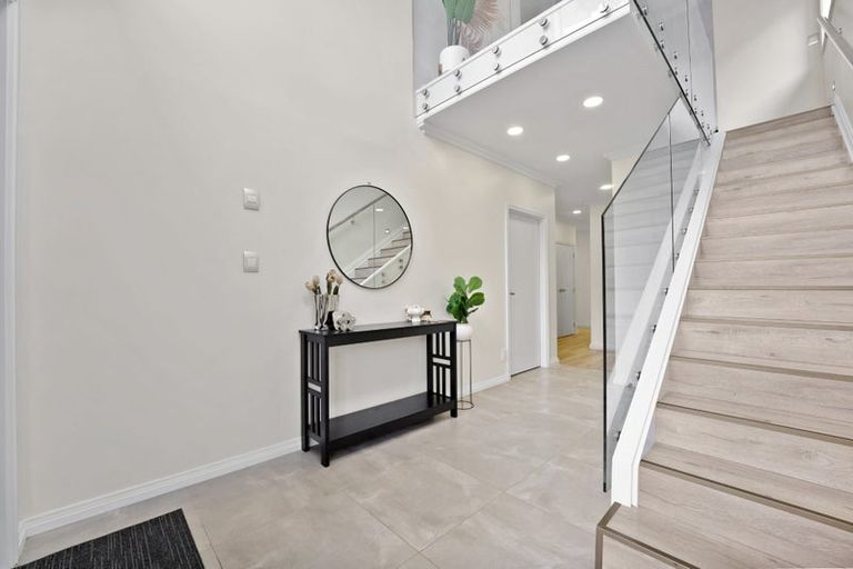 Photo of property in 791a East Coast Road, Northcross, Auckland, 0630