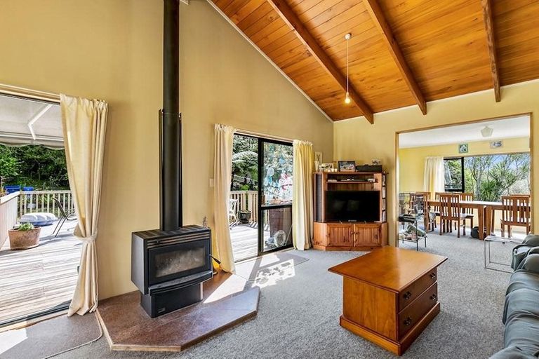 Photo of property in 2a Parklands Avenue, Swanson, Auckland, 0612