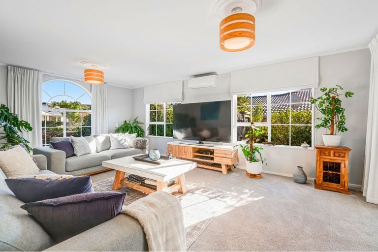 Photo of property in 19 Esther Place, Red Beach, 0932