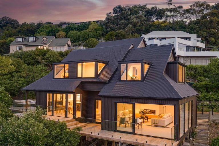 Photo of property in 19 Osmond Lane, Mount Pleasant, Christchurch, 8081