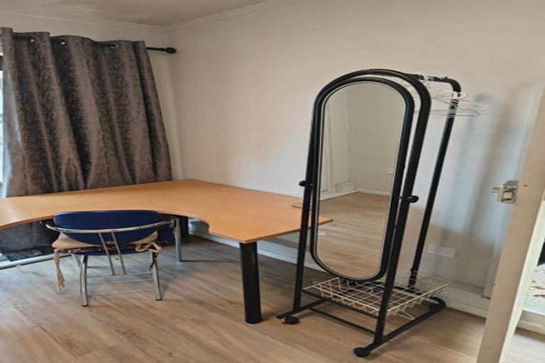 Photo of property in 50 Woodhouse Avenue, Karori, Wellington, 6012