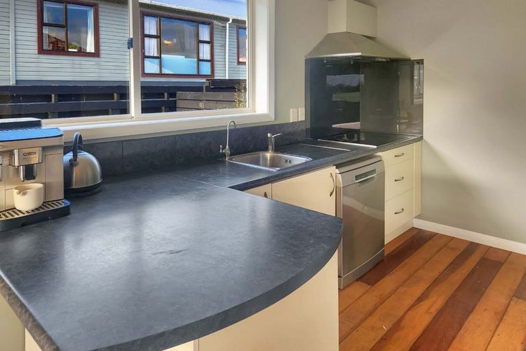 Photo of property in 184 Whites Line East, Waiwhetu, Lower Hutt, 5010