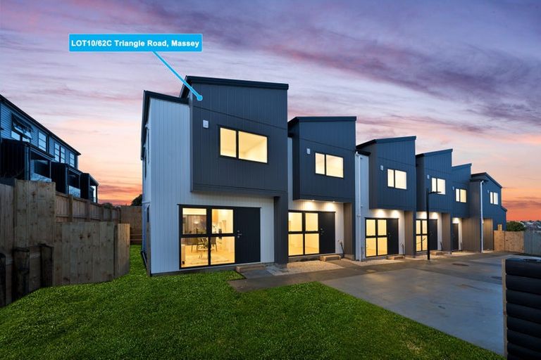 Photo of property in 62d Triangle Road, Massey, Auckland, 0614