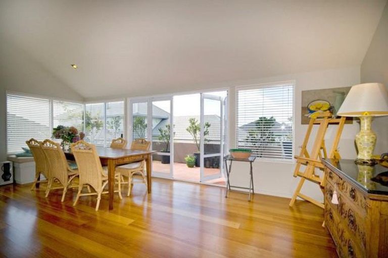 Photo of property in 1/43 Princes Street, Northcote Point, Auckland, 0627